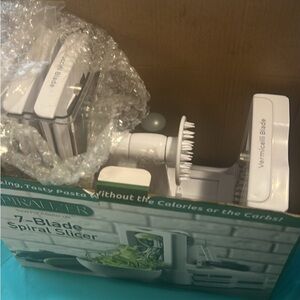 White 7-Blade Spiral Slicer